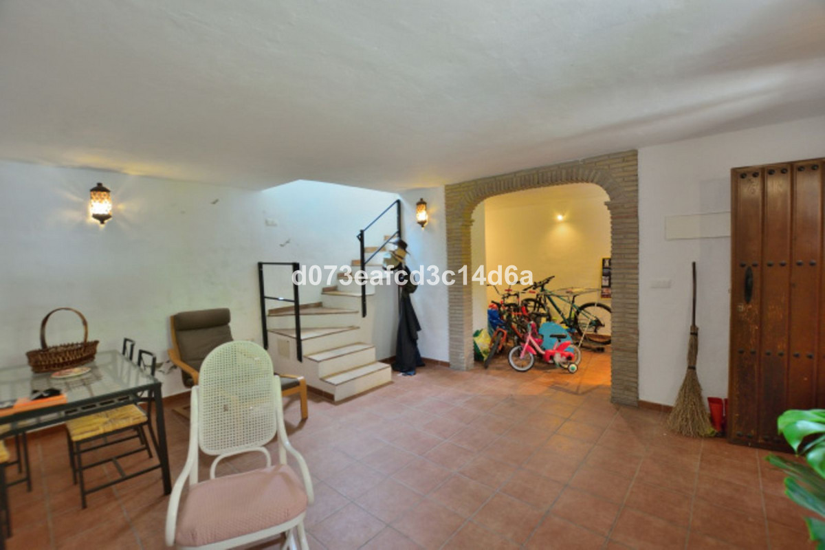 4 Bed Townhouse for sale in Arriate Costa Del Sol, Málaga, Spain