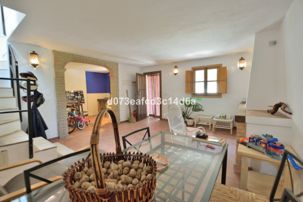 4 Bed Townhouse for sale in Arriate Costa Del Sol, Málaga, Spain