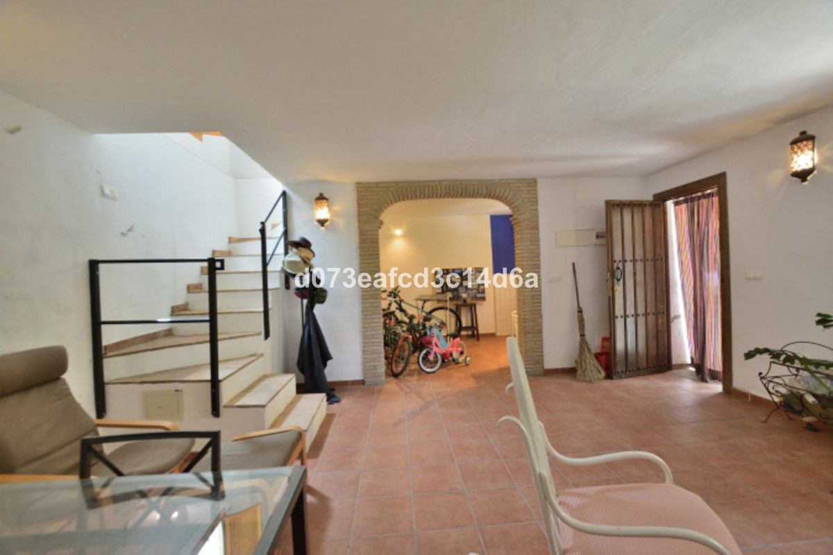 4 Bed Townhouse for sale in Arriate Costa Del Sol, Málaga, Spain
