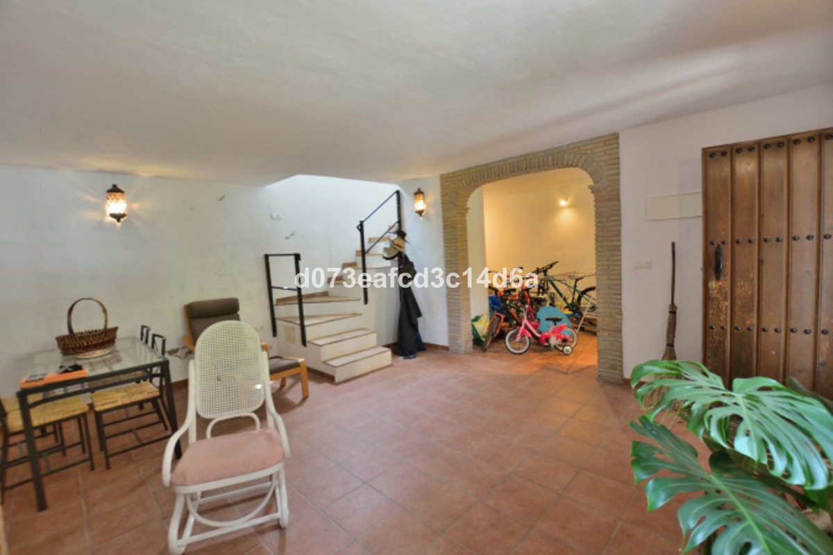 4 Bed Townhouse for sale in Arriate Costa Del Sol, Málaga, Spain