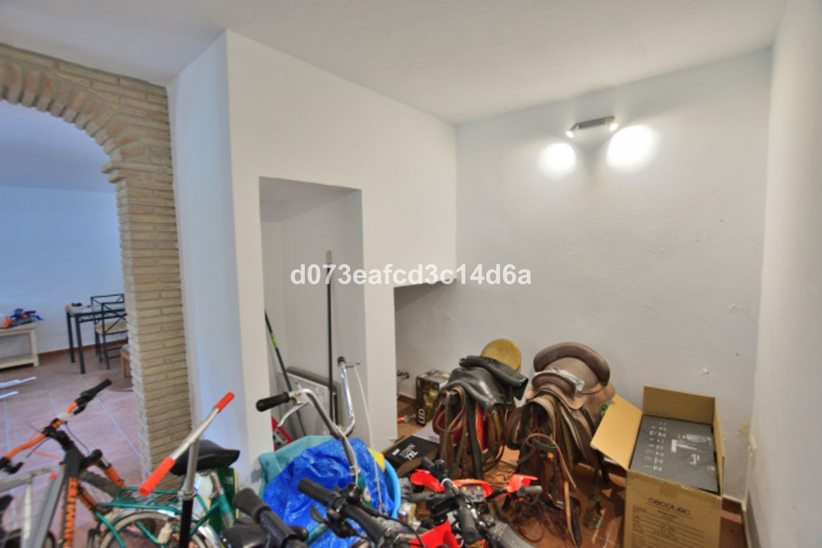 4 Bed Townhouse for sale in Arriate Costa Del Sol, Málaga, Spain
