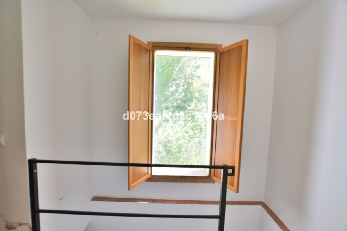 4 Bed Townhouse for sale in Arriate Costa Del Sol, Málaga, Spain