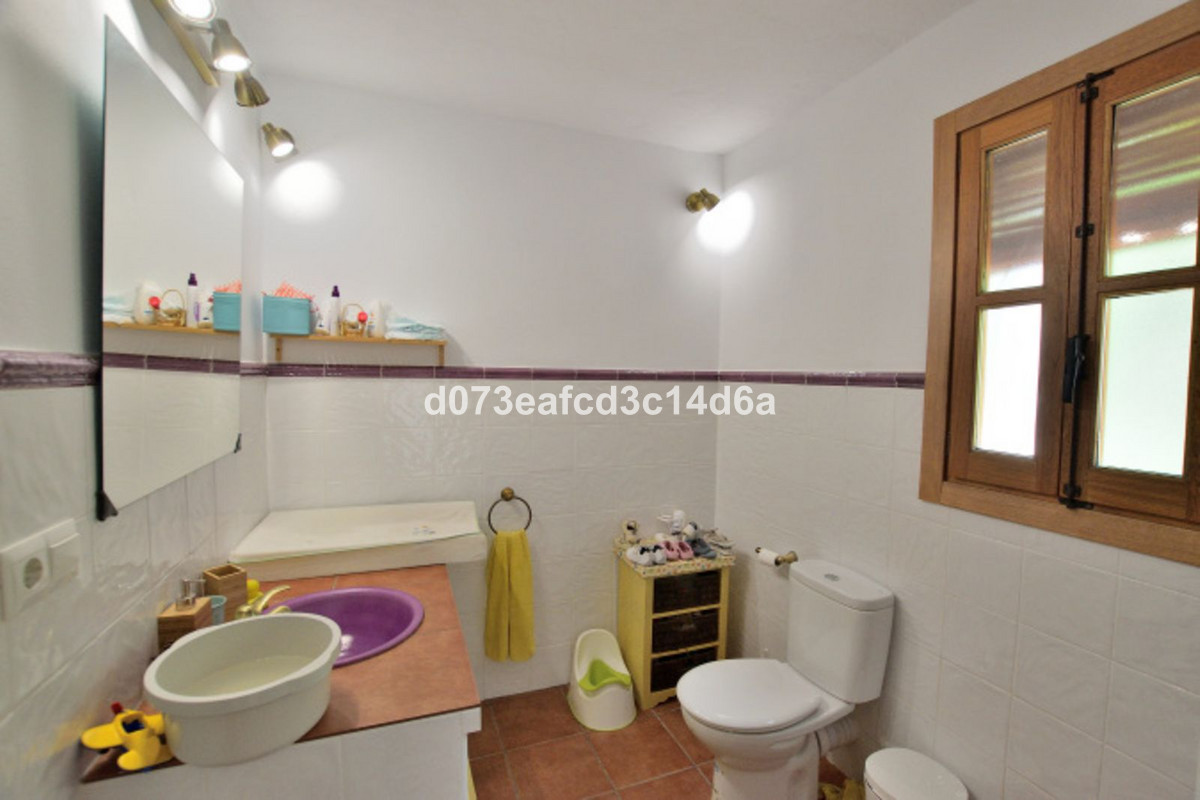 4 Bed Townhouse for sale in Arriate Costa Del Sol, Málaga, Spain