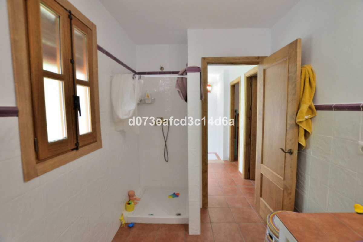 4 Bed Townhouse for sale in Arriate Costa Del Sol, Málaga, Spain
