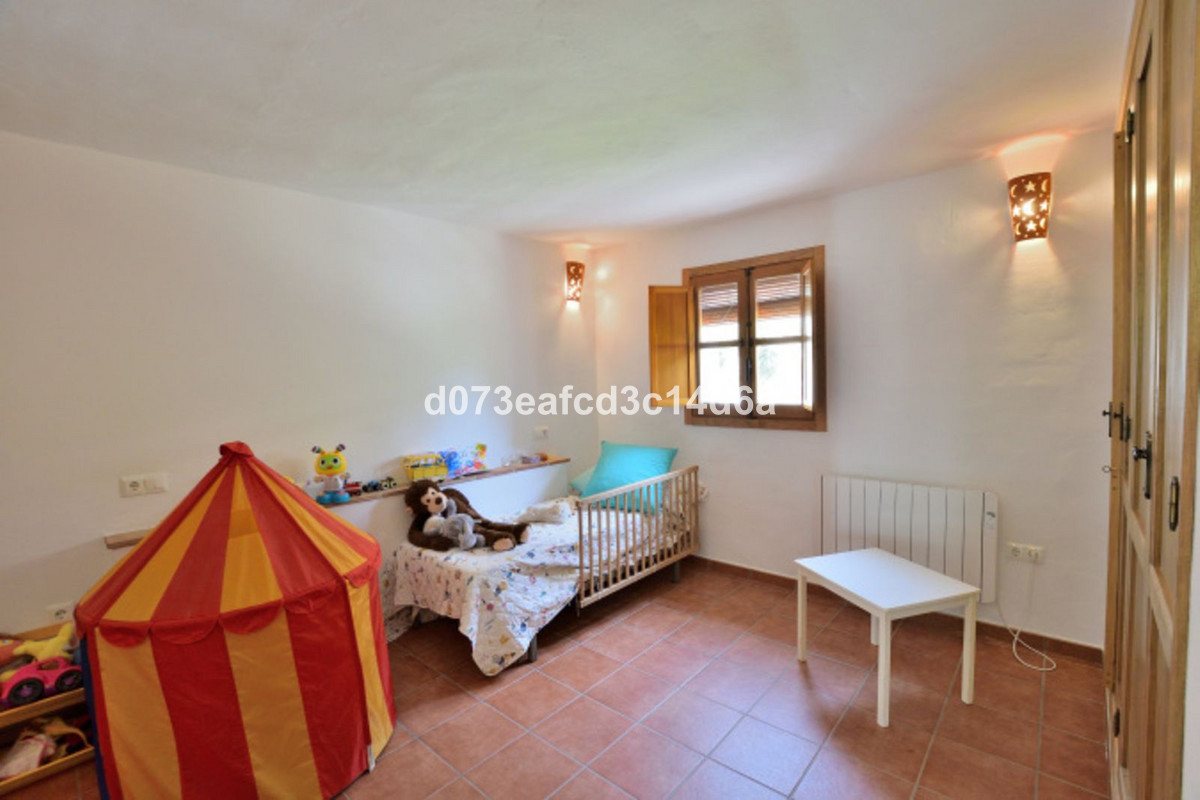 4 Bed Townhouse for sale in Arriate Costa Del Sol, Málaga, Spain