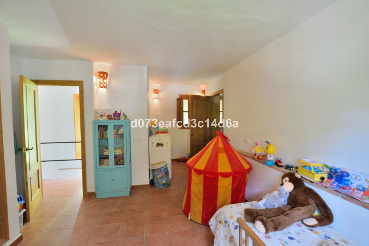 4 Bed Townhouse for sale in Arriate Costa Del Sol, Málaga, Spain