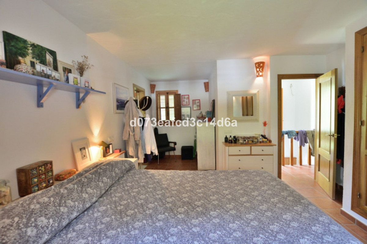 4 Bed Townhouse for sale in Arriate Costa Del Sol, Málaga, Spain