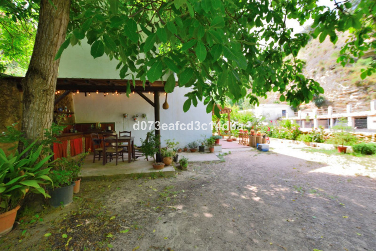 4 Bed Townhouse for sale in Arriate Costa Del Sol, Málaga, Spain