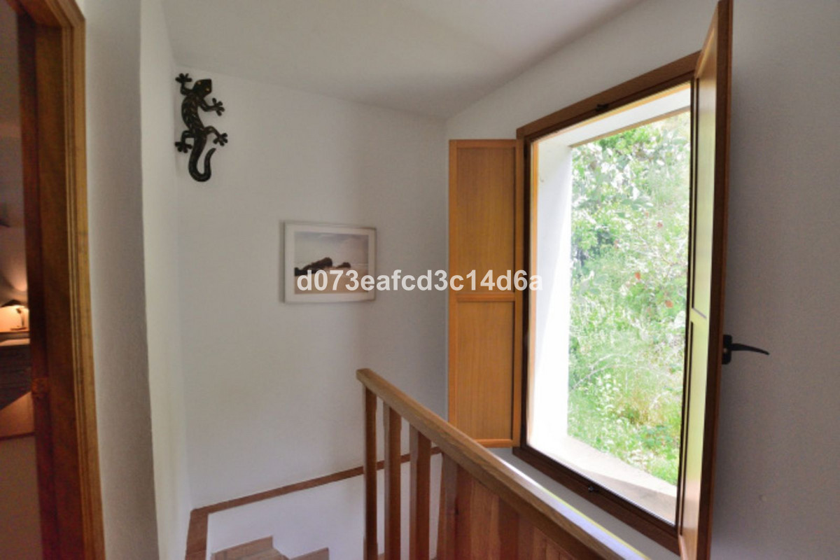 4 Bed Townhouse for sale in Arriate Costa Del Sol, Málaga, Spain
