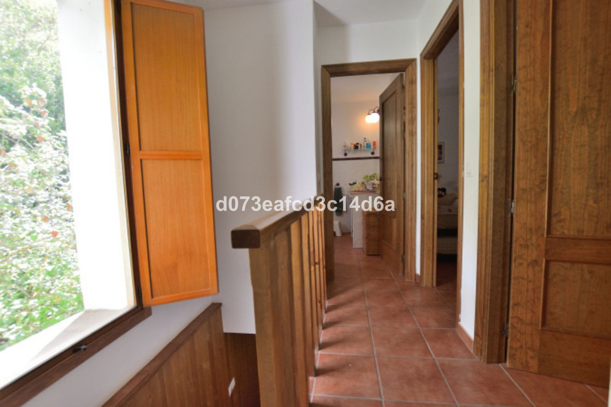4 Bed Townhouse for sale in Arriate Costa Del Sol, Málaga, Spain