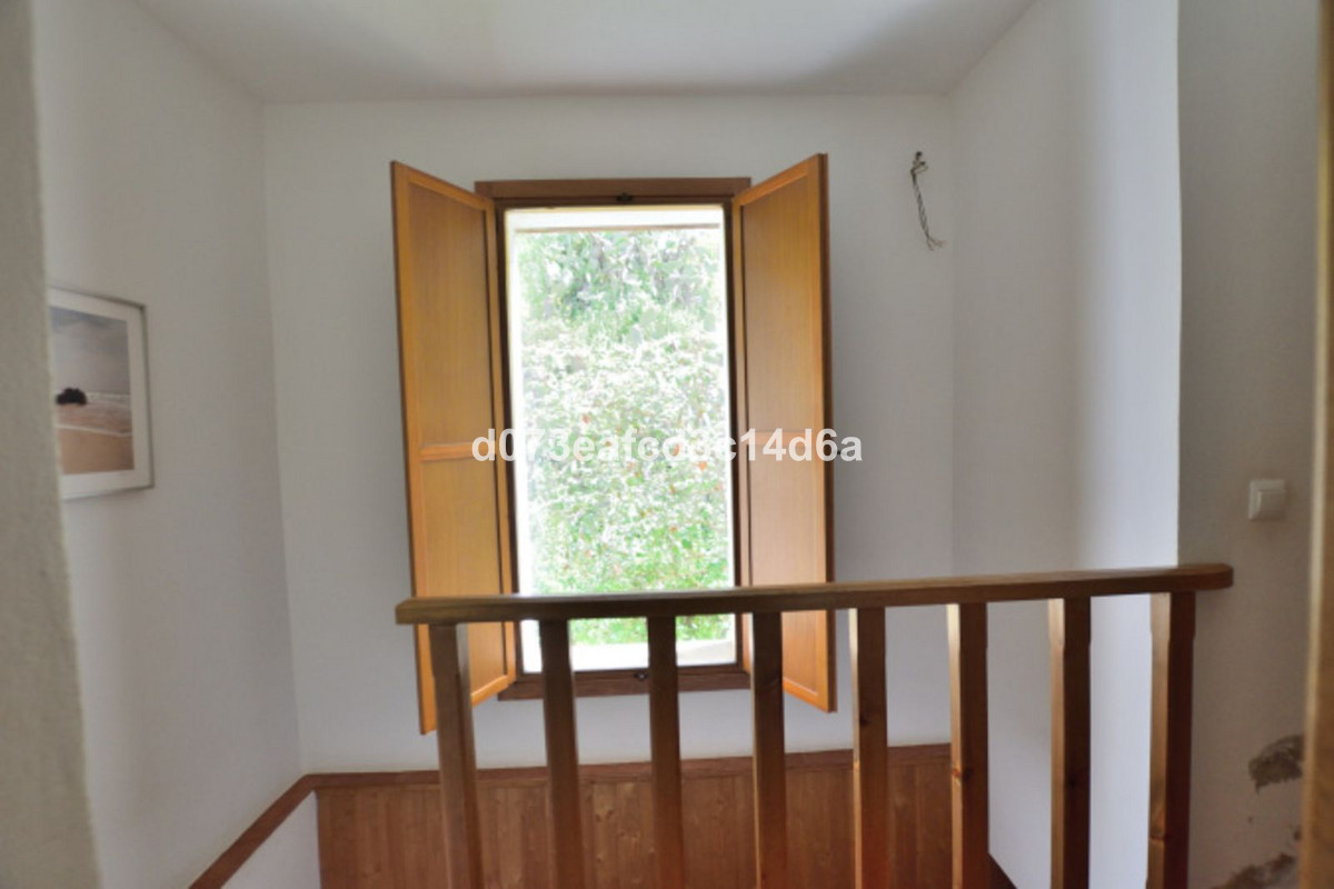 4 Bed Townhouse for sale in Arriate Costa Del Sol, Málaga, Spain