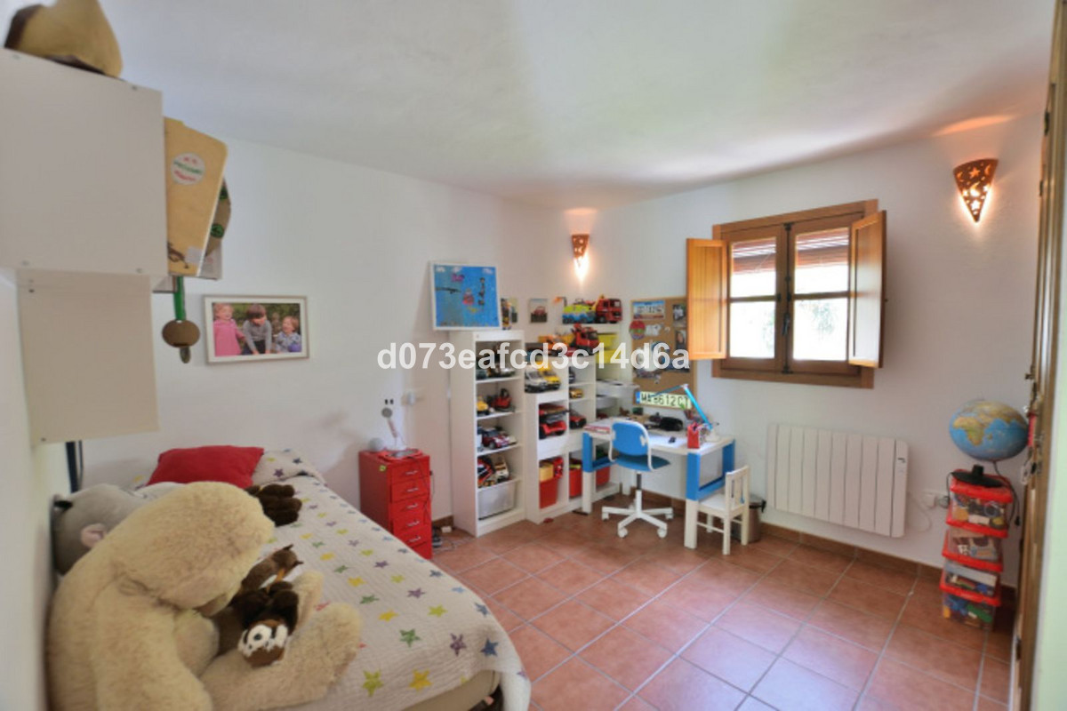 4 Bed Townhouse for sale in Arriate Costa Del Sol, Málaga, Spain
