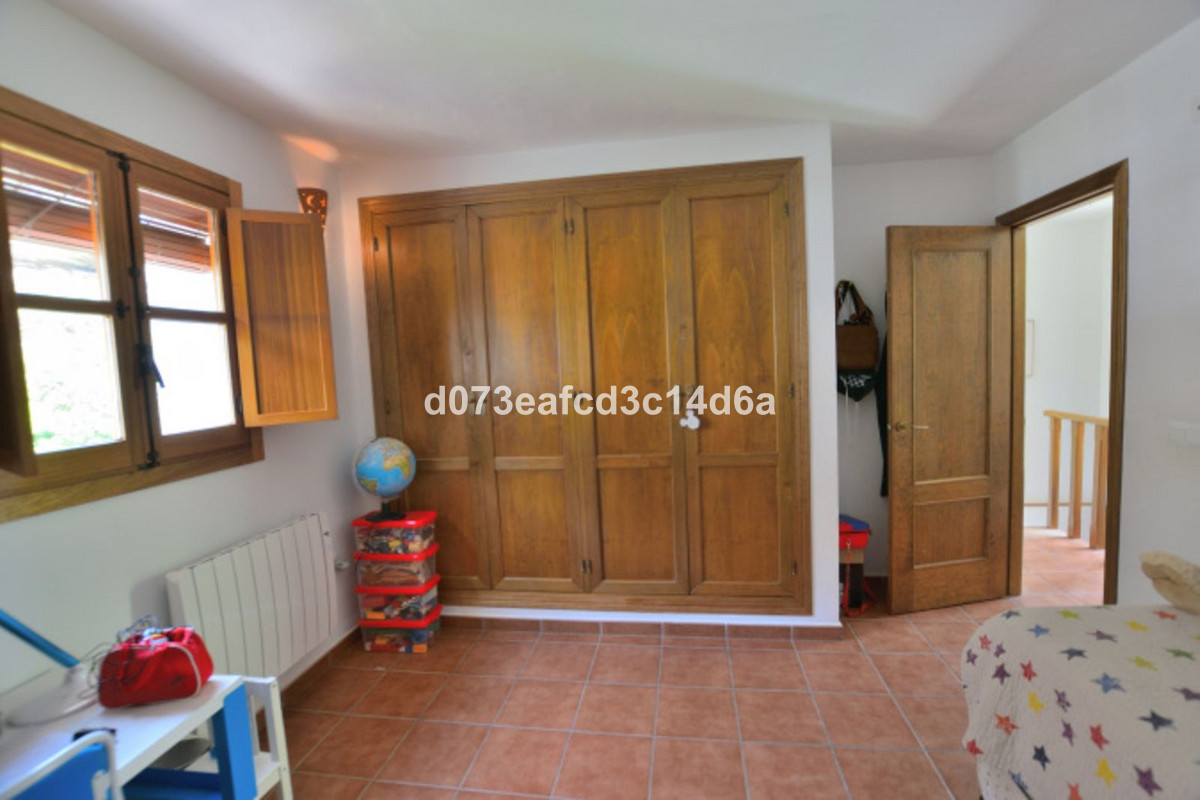 4 Bed Townhouse for sale in Arriate Costa Del Sol, Málaga, Spain