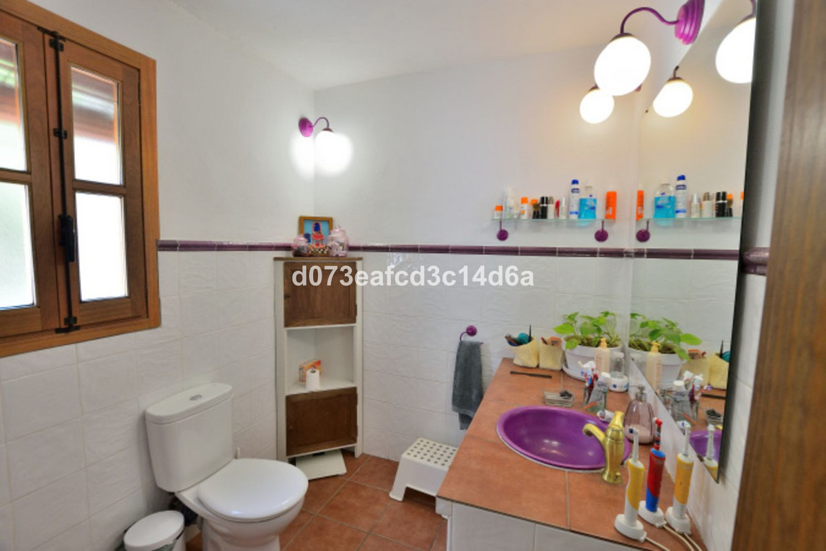 4 Bed Townhouse for sale in Arriate Costa Del Sol, Málaga, Spain