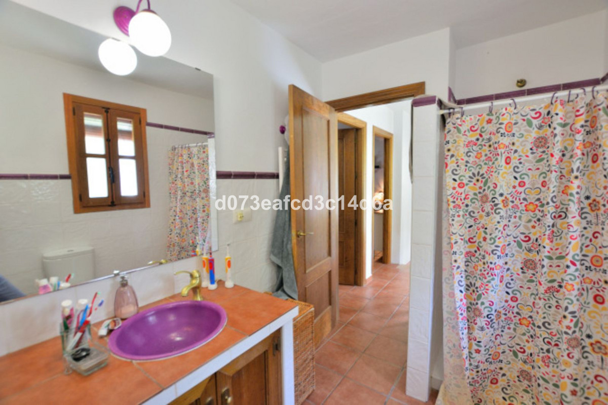 4 Bed Townhouse for sale in Arriate Costa Del Sol, Málaga, Spain