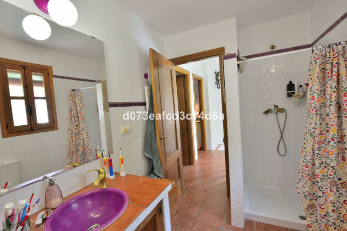 4 Bed Townhouse for sale in Arriate Costa Del Sol, Málaga, Spain