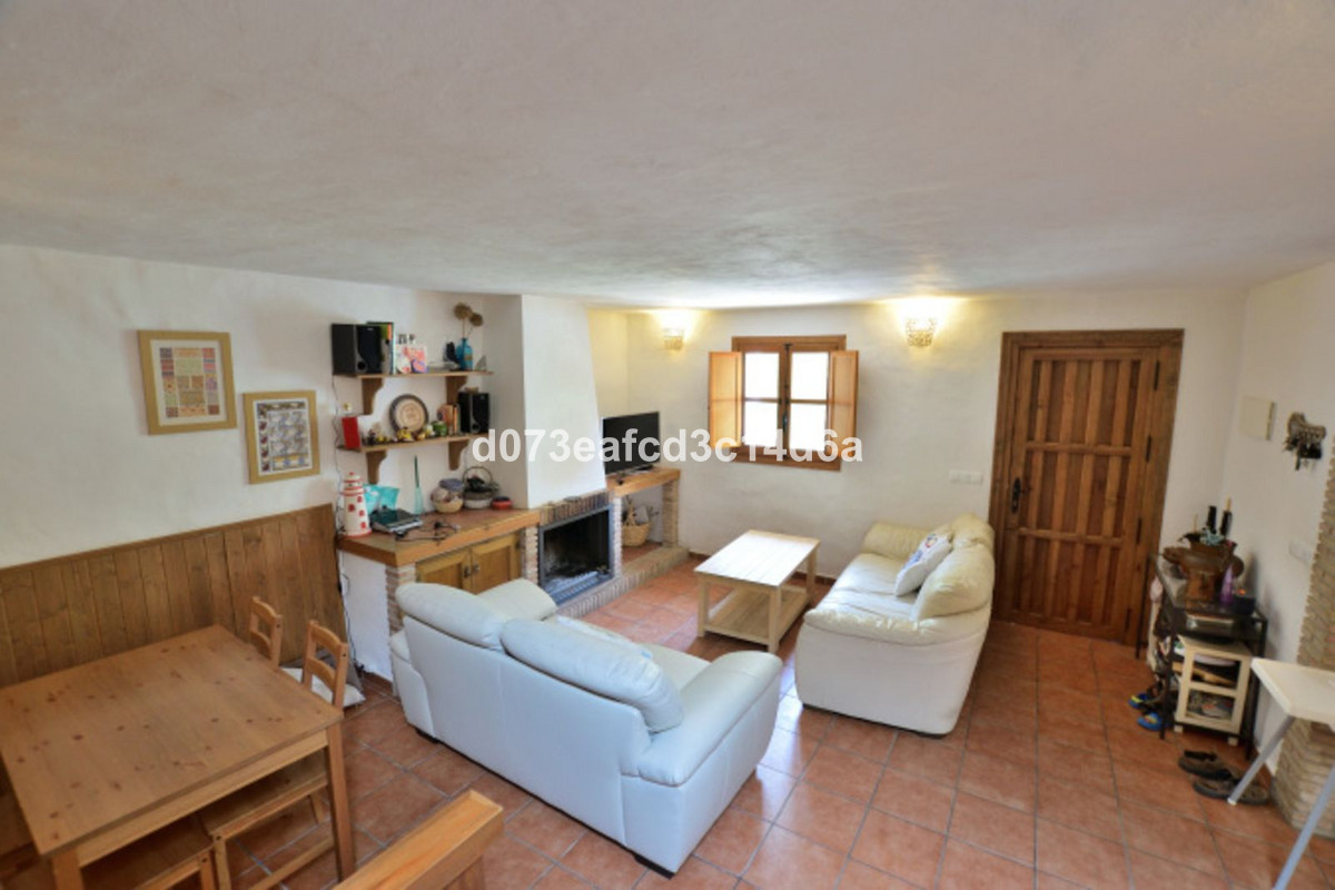 4 Bed Townhouse for sale in Arriate Costa Del Sol, Málaga, Spain