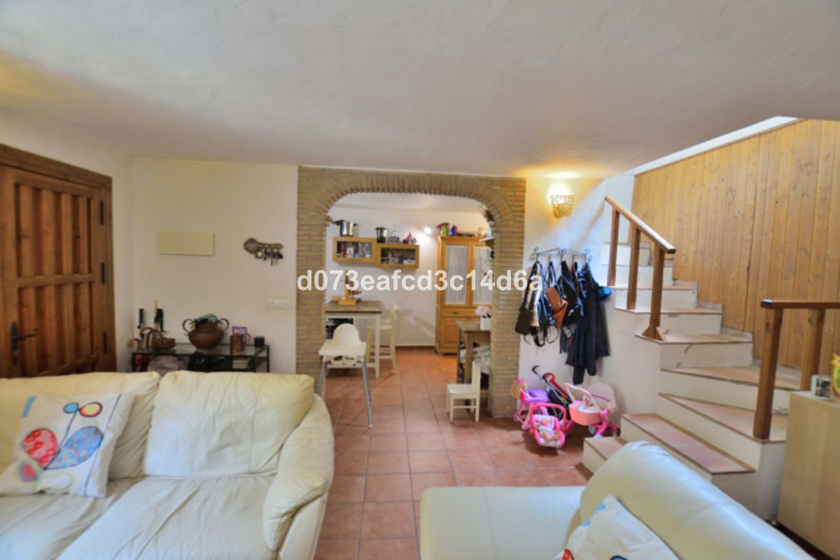 4 Bed Townhouse for sale in Arriate Costa Del Sol, Málaga, Spain