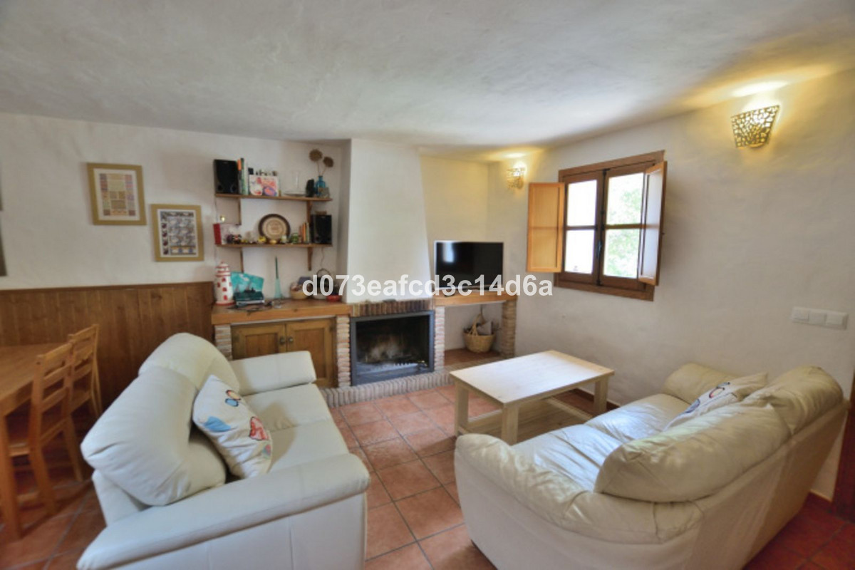 4 Bed Townhouse for sale in Arriate Costa Del Sol, Málaga, Spain