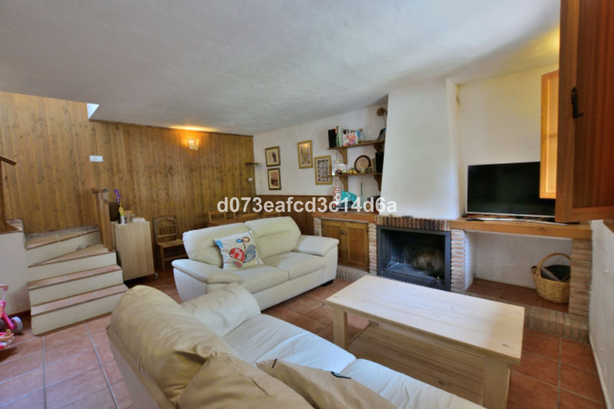 4 Bed Townhouse for sale in Arriate Costa Del Sol, Málaga, Spain