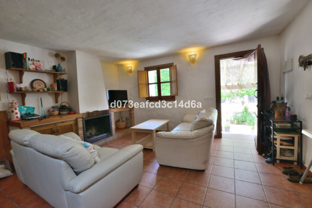 4 Bed Townhouse for sale in Arriate Costa Del Sol, Málaga, Spain