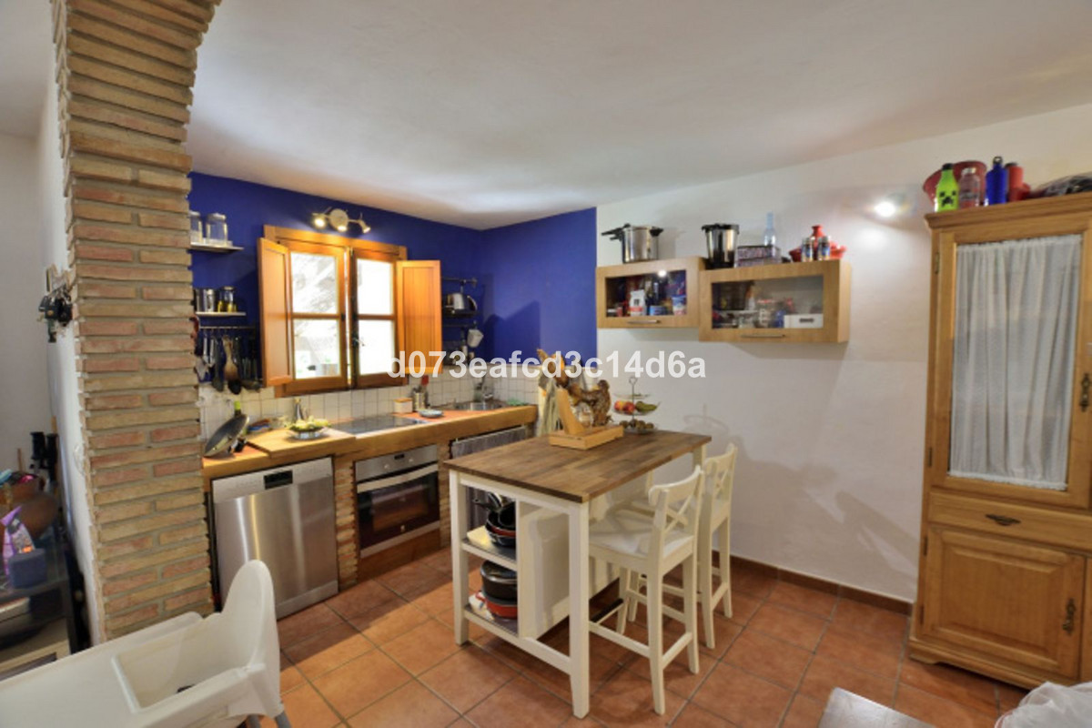 4 Bed Townhouse for sale in Arriate Costa Del Sol, Málaga, Spain