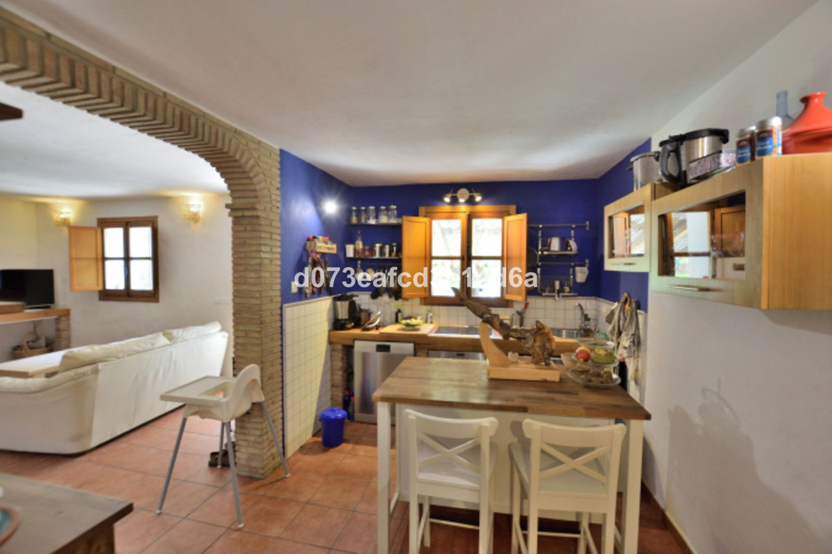 4 Bed Townhouse for sale in Arriate Costa Del Sol, Málaga, Spain