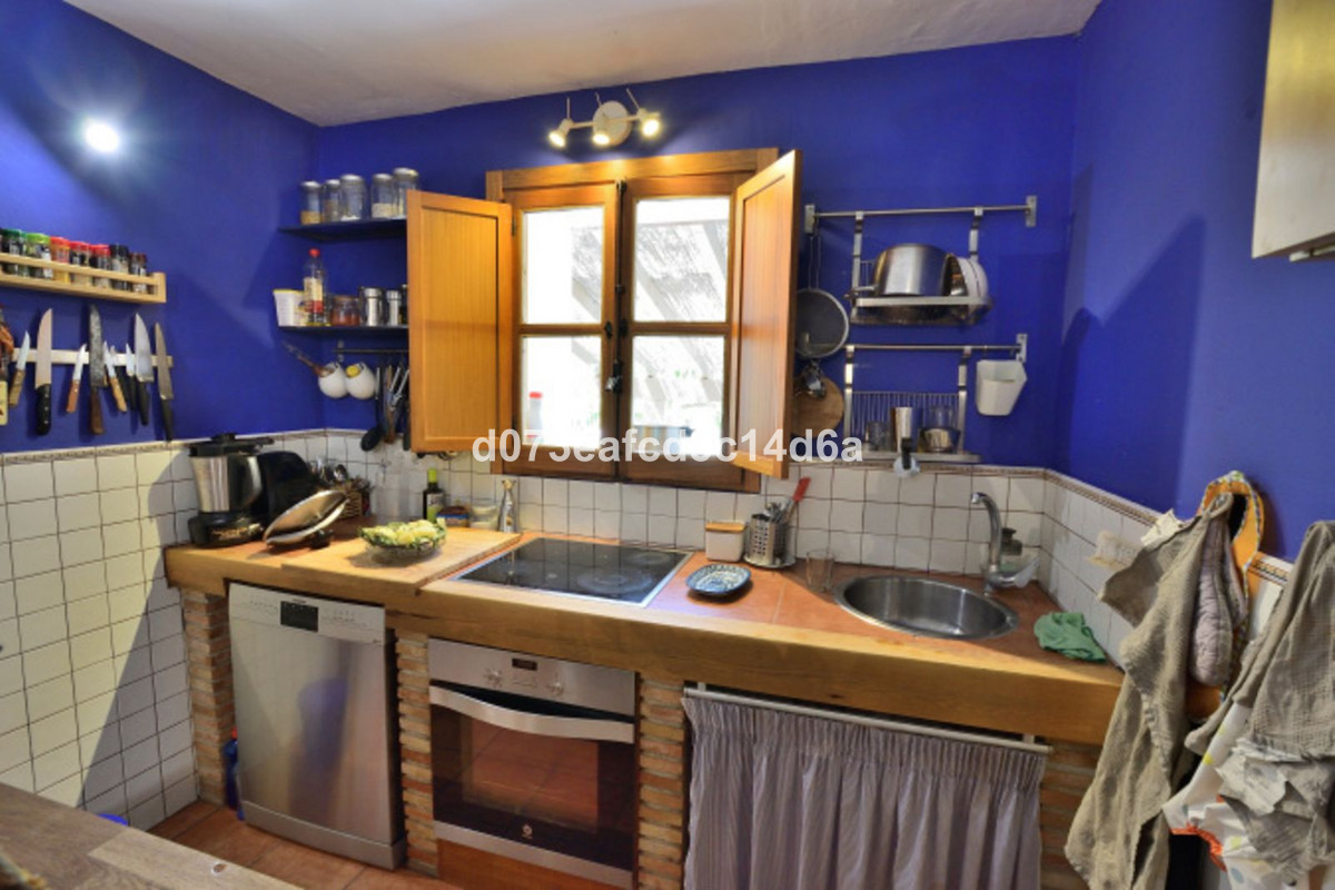4 Bed Townhouse for sale in Arriate Costa Del Sol, Málaga, Spain