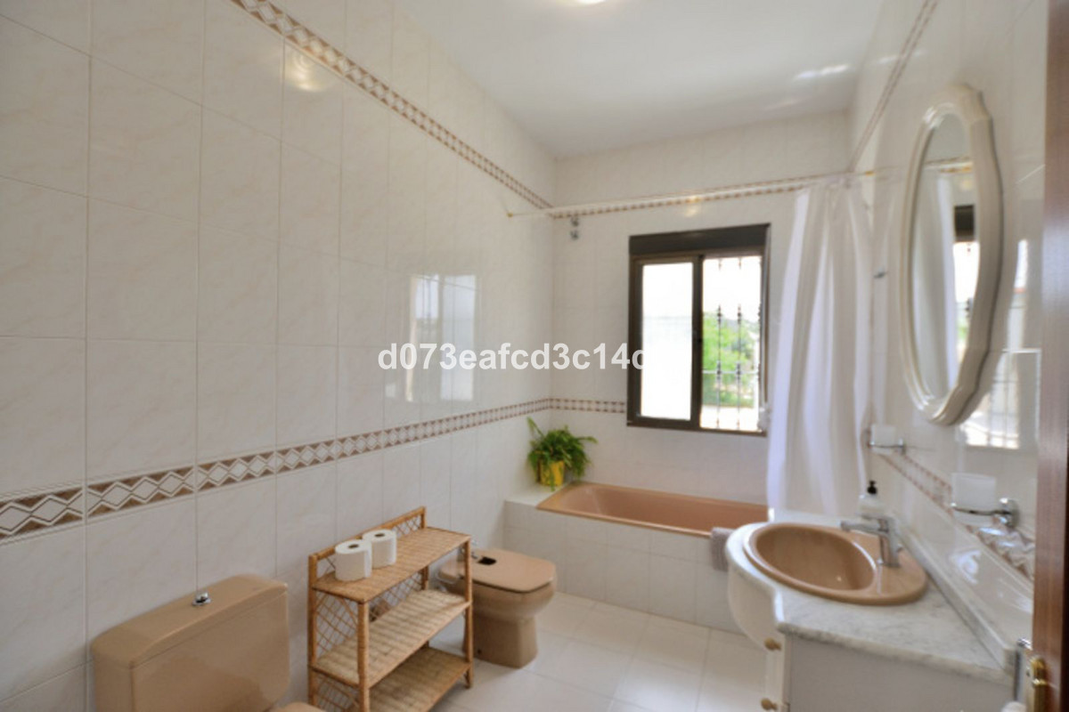 Se vende Villa - Chalet de 6 dormitorios en Costa Del Sol, Málaga, España