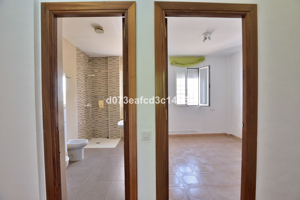 4 Bed Townhouse for sale in Ronda Costa Del Sol, Málaga, Spain