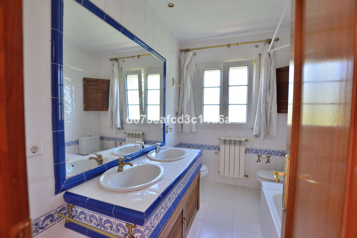4 Bed Townhouse for sale in Ronda Costa Del Sol, Málaga, Spain
