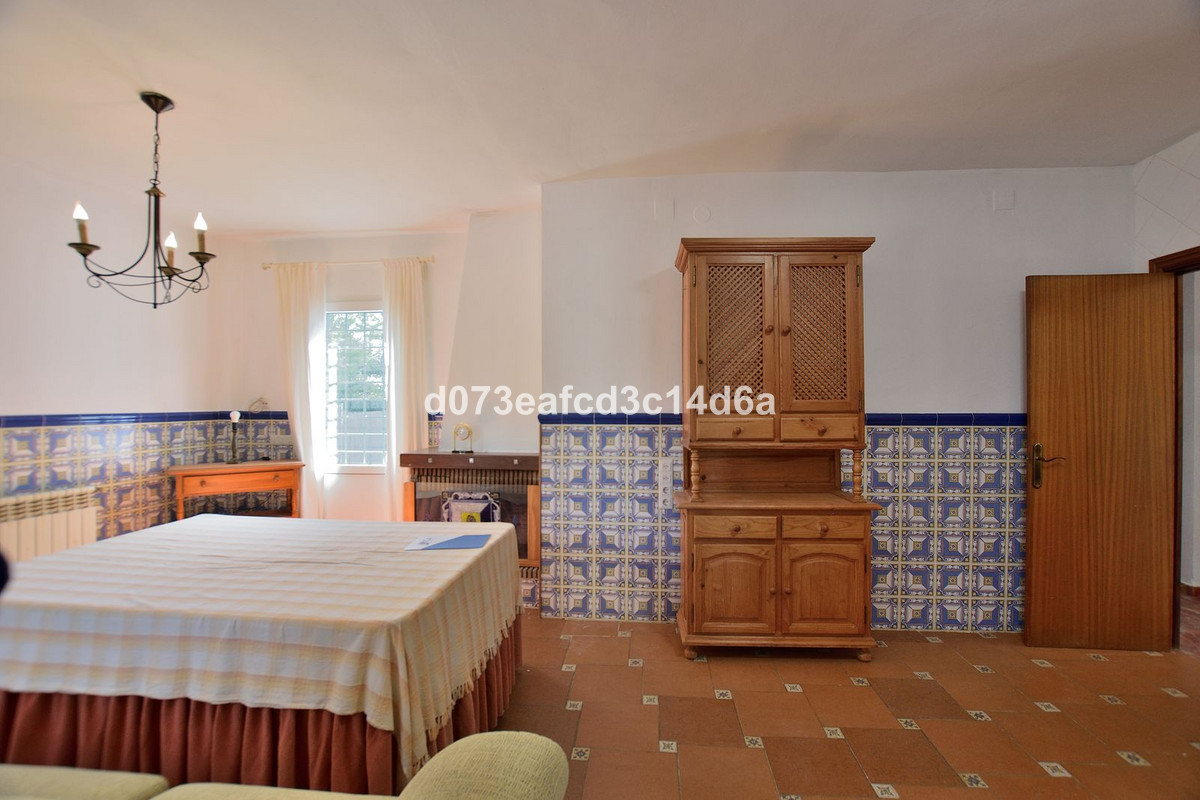 4 Bed Townhouse for sale in Ronda Costa Del Sol, Málaga, Spain