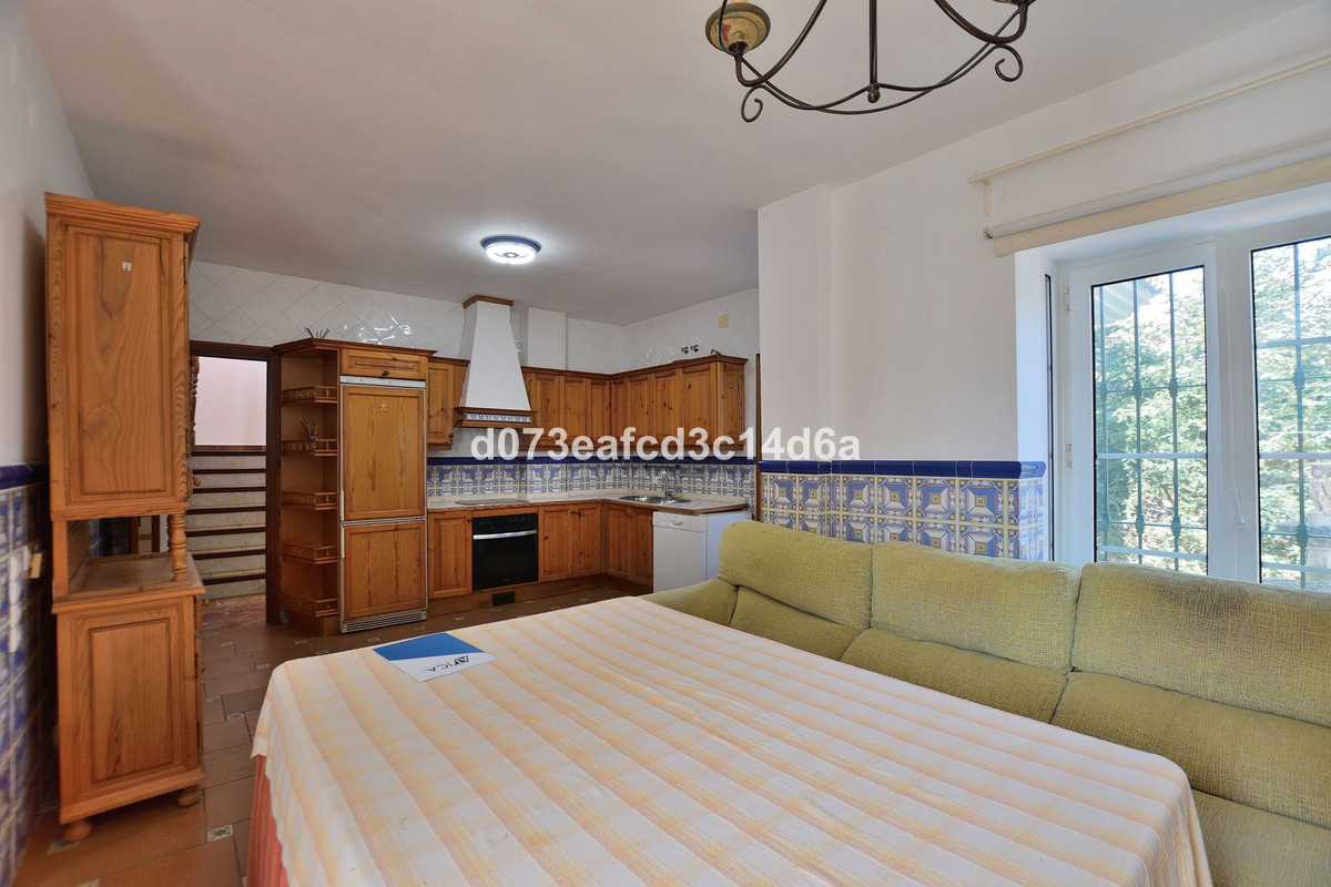 4 Bed Townhouse for sale in Ronda Costa Del Sol, Málaga, Spain