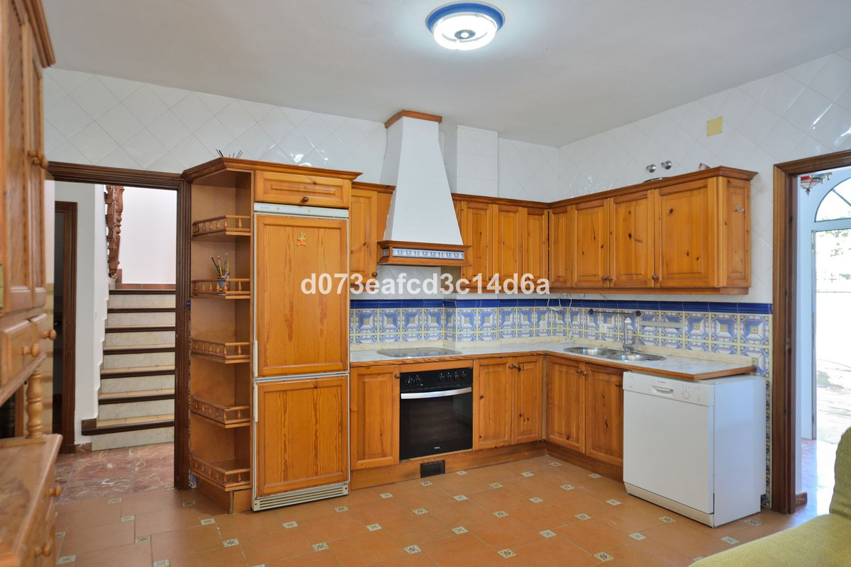 4 Bed Townhouse for sale in Ronda Costa Del Sol, Málaga, Spain