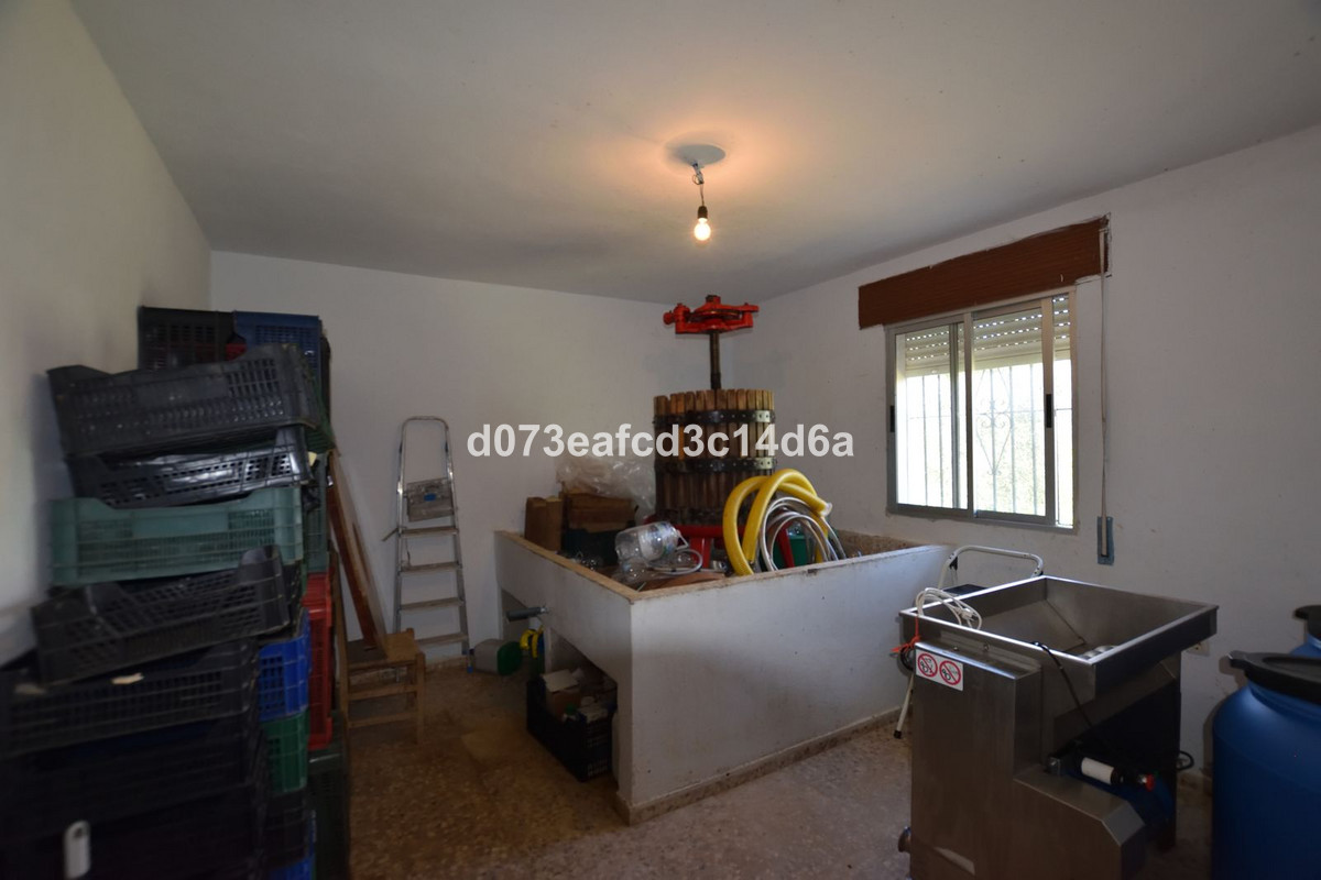 Se vende Finca - Cortijo de 2 dormitorios en Costa Del Sol, Málaga, España