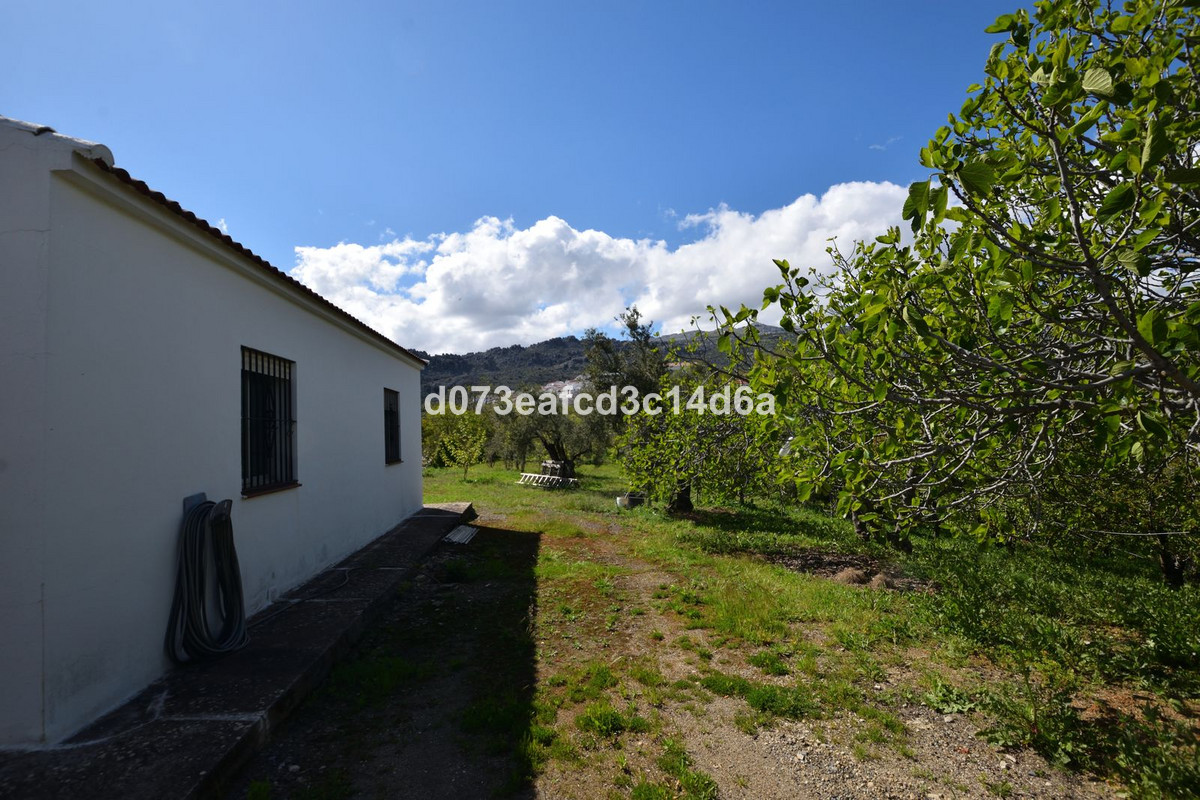 Se vende Finca - Cortijo de 2 dormitorios en Costa Del Sol, Málaga, España