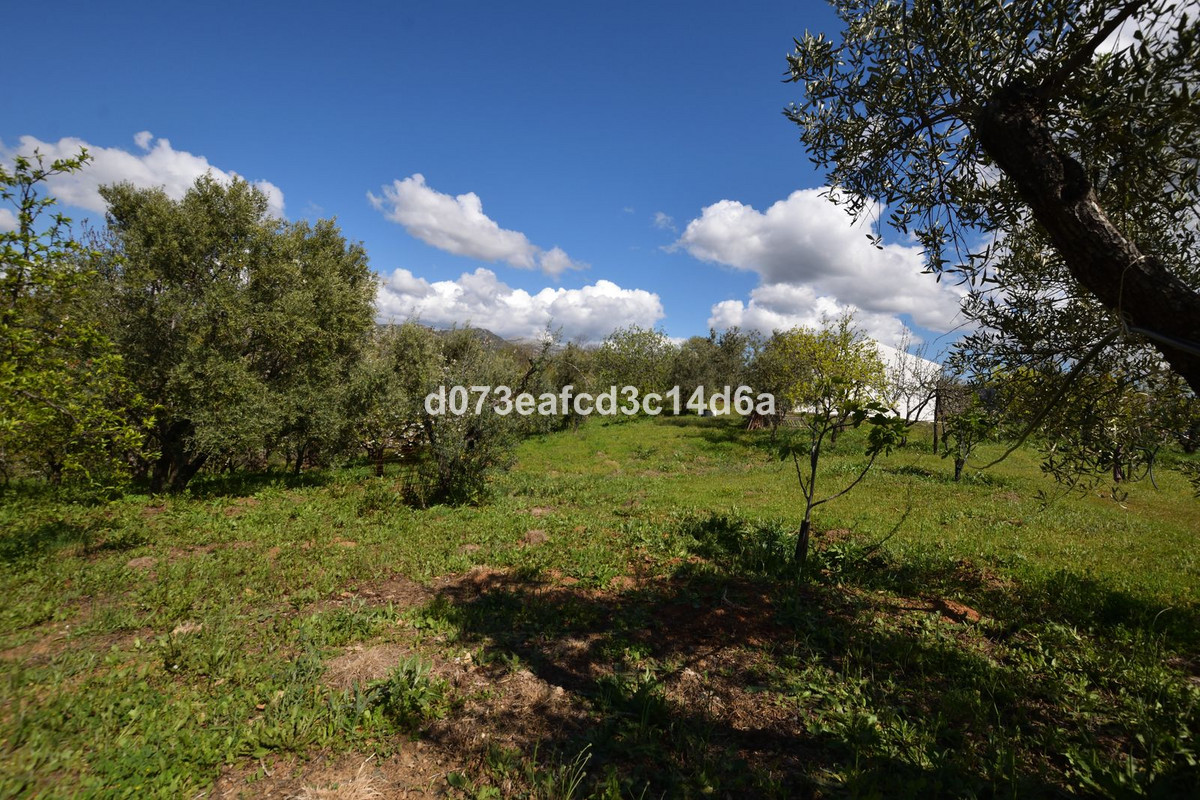 Se vende Finca - Cortijo de 2 dormitorios en Costa Del Sol, Málaga, España