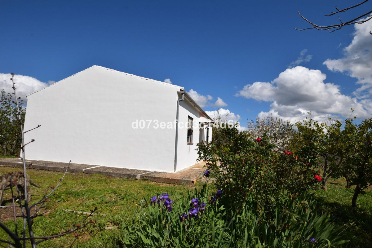 Se vende Finca - Cortijo de 2 dormitorios en Costa Del Sol, Málaga, España