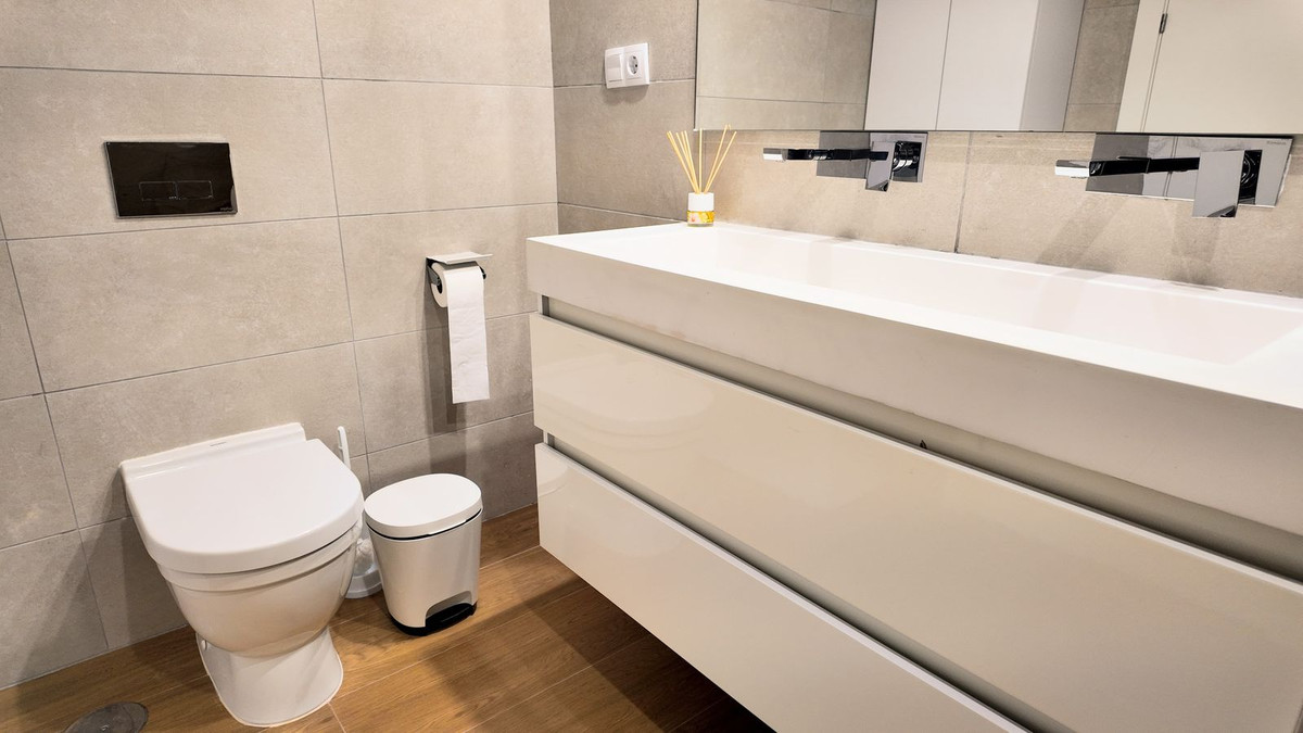 Se vende Apartamento en Planta Última de 2 dormitorios en Costa Del Sol, Málaga, España