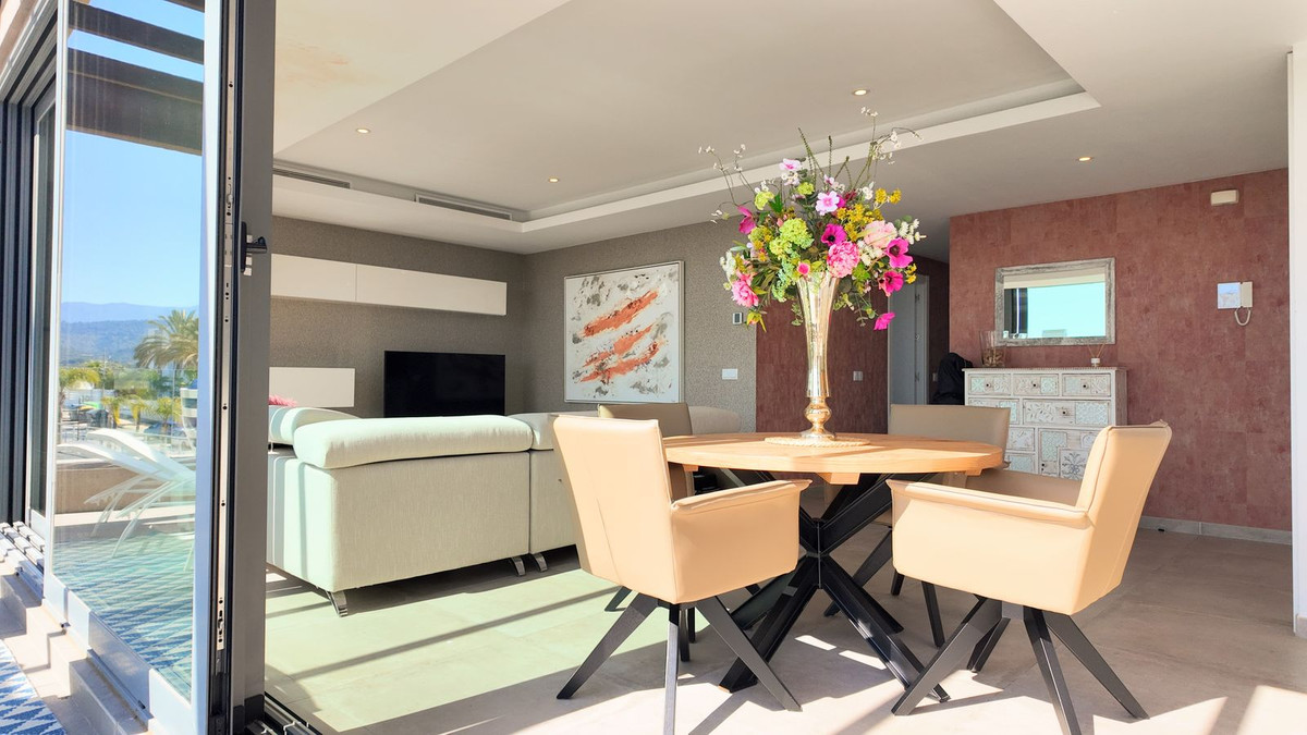 Se vende Apartamento en Planta Última de 2 dormitorios en Costa Del Sol, Málaga, España