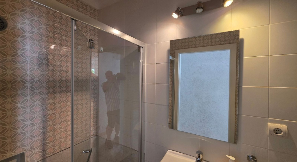 Se vende Villa - Chalet de 3 dormitorios en Costa Del Sol, Málaga, España