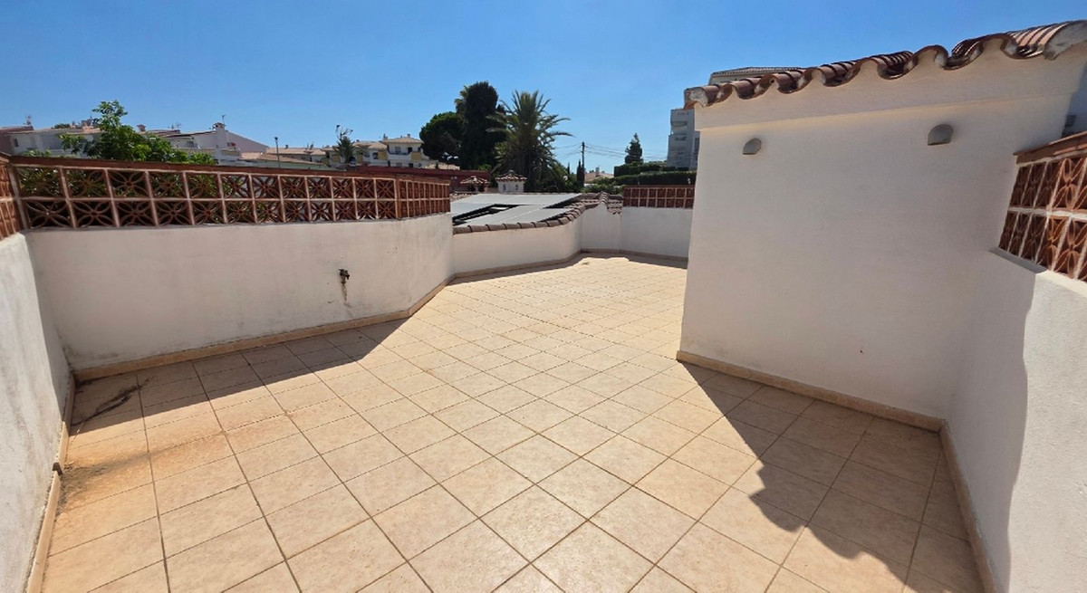 Se vende Villa - Chalet de 3 dormitorios en Costa Del Sol, Málaga, España