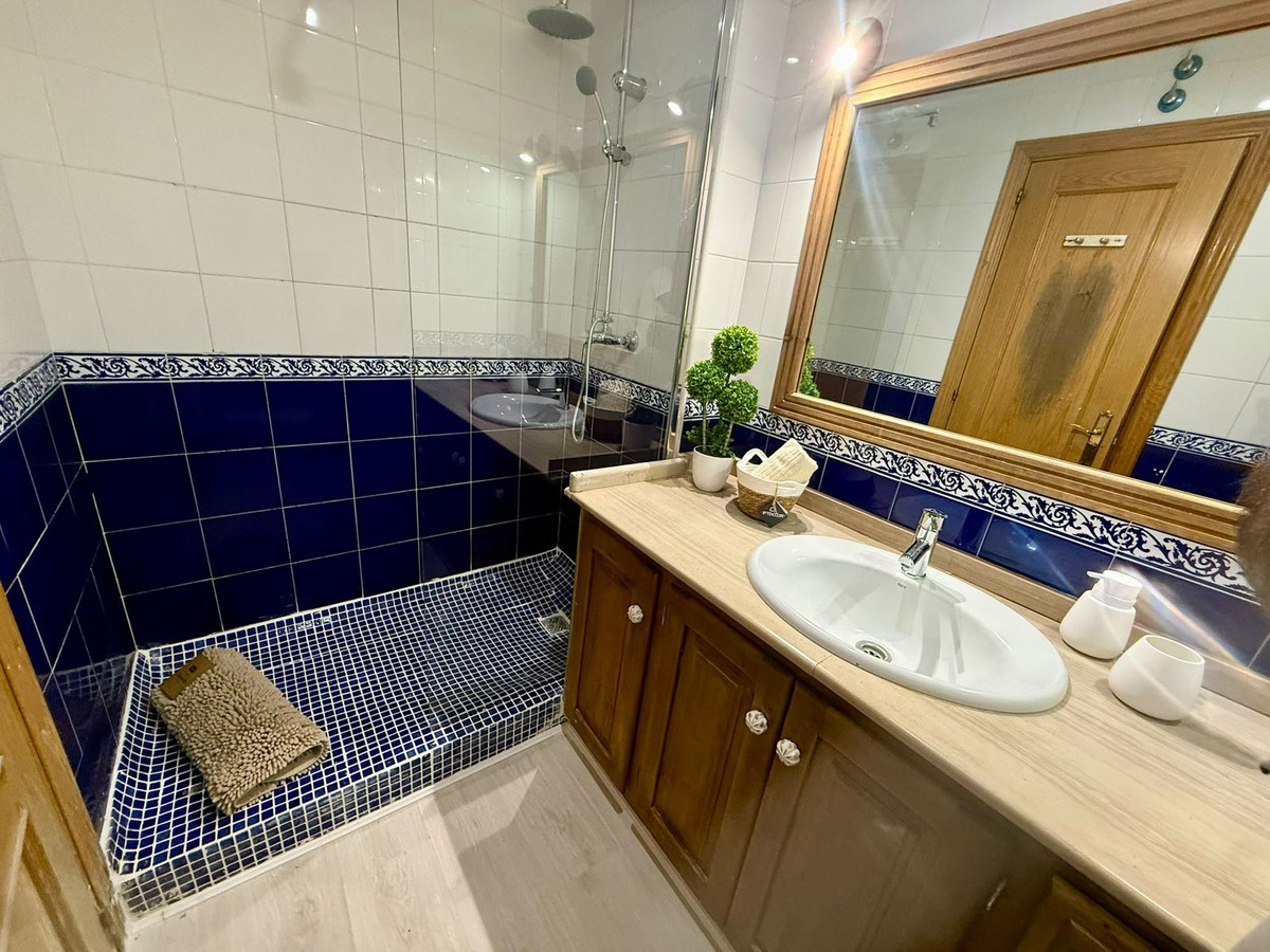3 Bed Apartment for sale in Estepona Costa Del Sol, Málaga, Spain