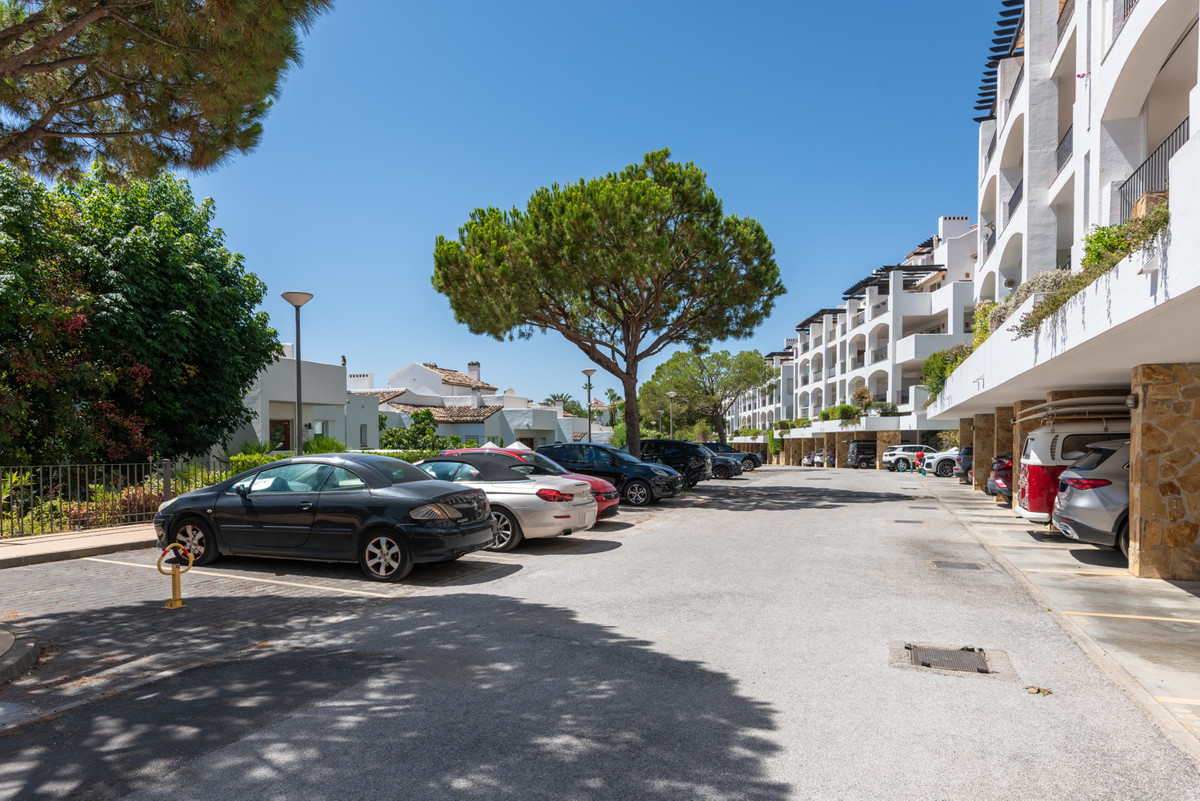 2 Bed Apartment for sale in Benahavís Costa Del Sol, Málaga, Spain