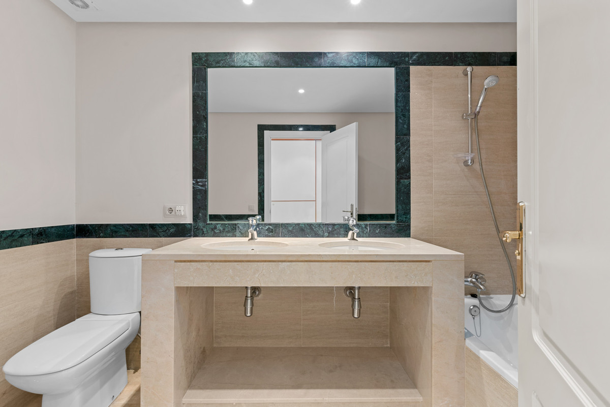 2 Bed Apartment for sale in Benahavís Costa Del Sol, Málaga, Spain