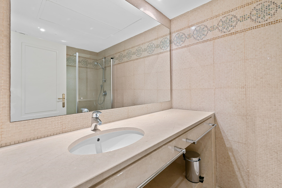 2 Bed Apartment for sale in Benahavís Costa Del Sol, Málaga, Spain