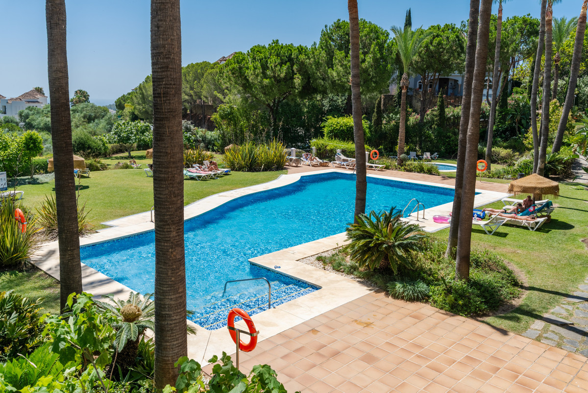 2 Bed Apartment for sale in Benahavís Costa Del Sol, Málaga, Spain