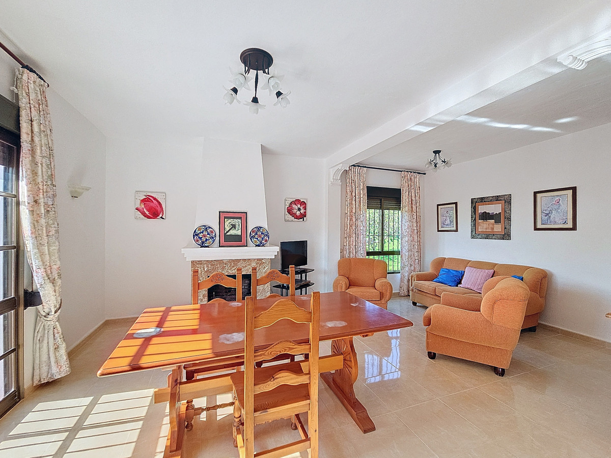 3 Bed Townhouse for sale in El Padron Costa Del Sol, Málaga, Spain