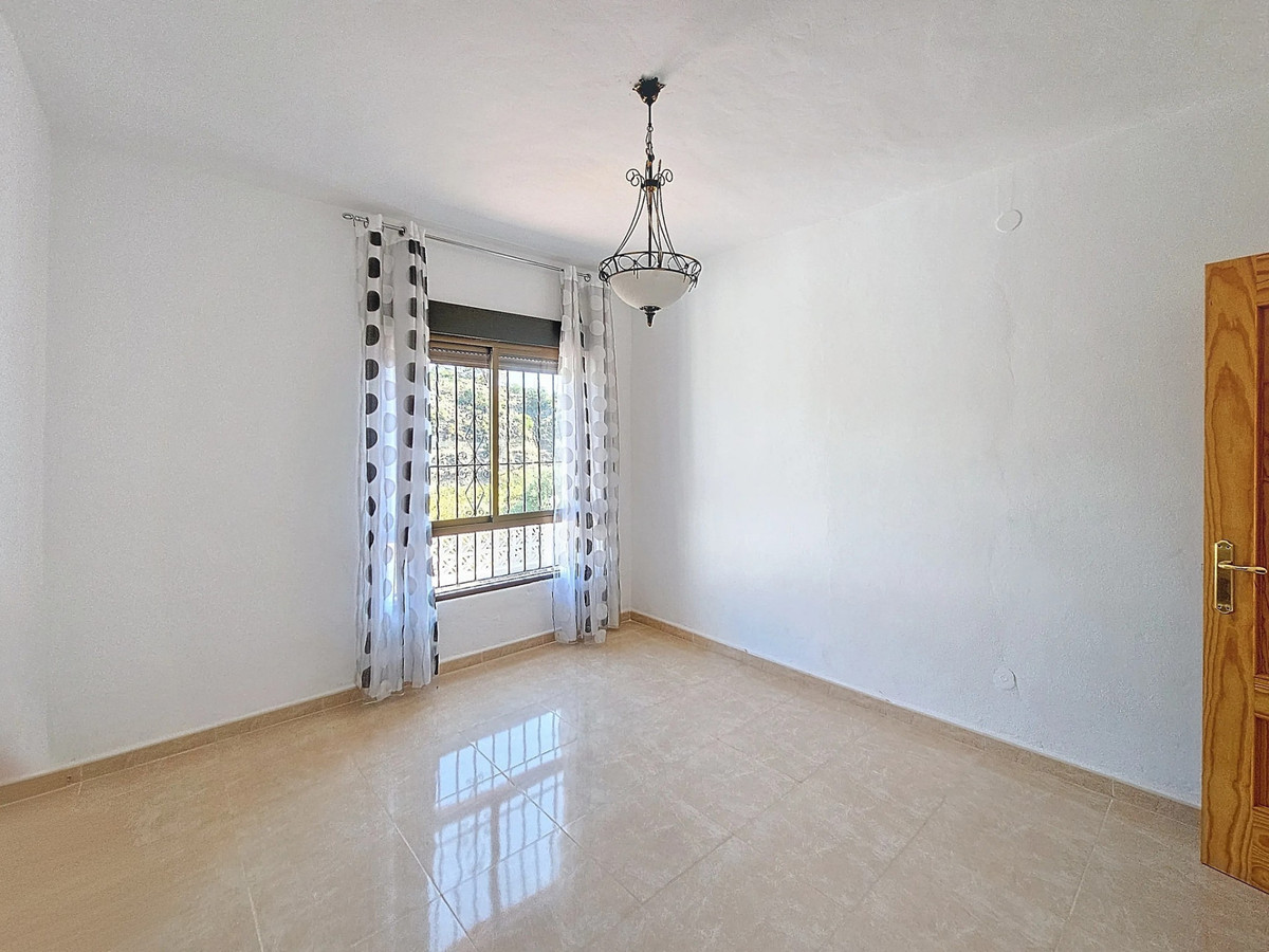 3 Bed Townhouse for sale in El Padron Costa Del Sol, Málaga, Spain
