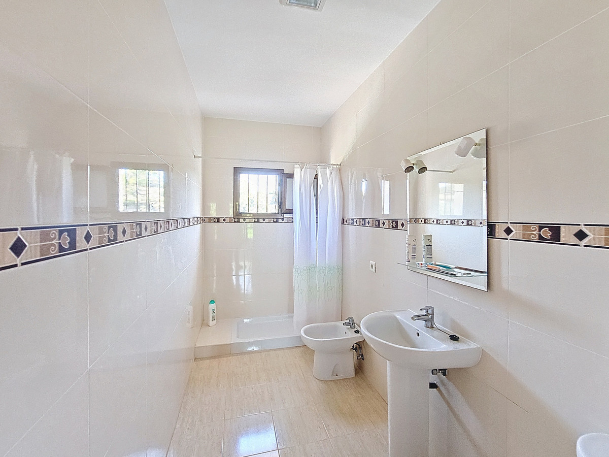 3 Bed Townhouse for sale in El Padron Costa Del Sol, Málaga, Spain